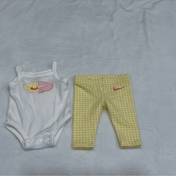 Nike baby White and Yellow Checkered Set - Picture 2 of 5